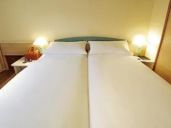 Ibis מלון
